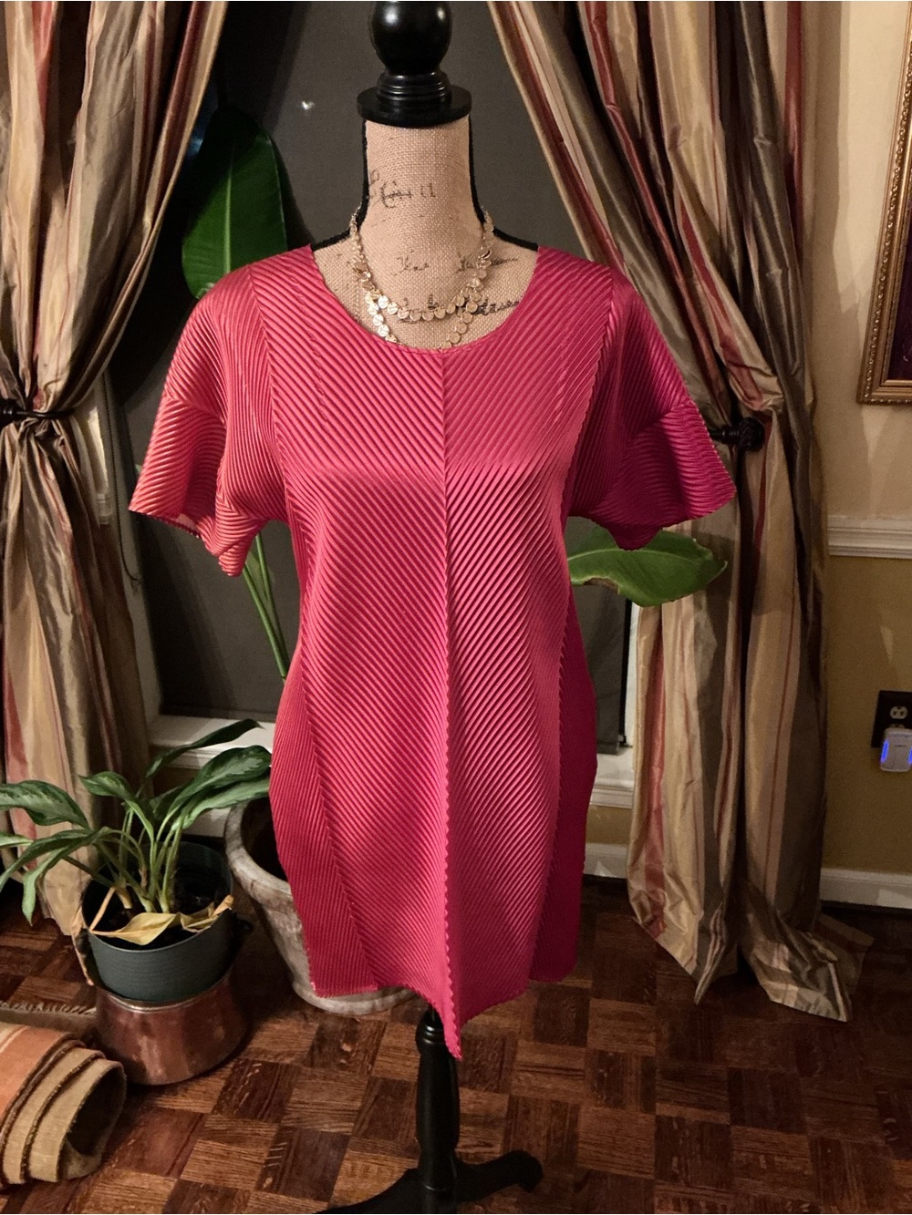 Pleated Short-Sleeve Tunic in Fuchsia Pink